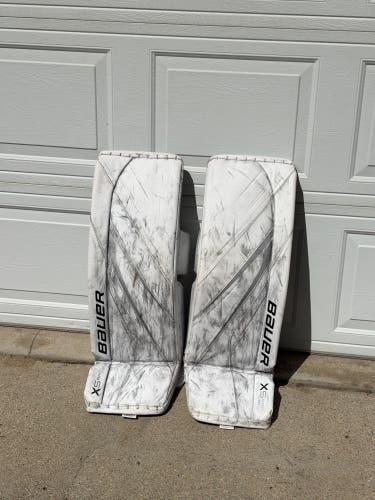 Large 2023 Bauer Vapor X5 Pro Goalie Leg Pads (Used)