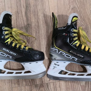 Bauer Vapor 3X Hockey Skates, Regular Width, Junior Size 2 (Used)