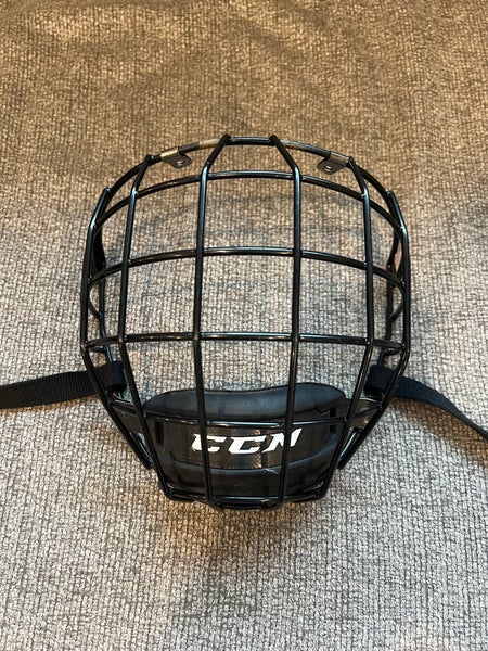 Small CCM FM580 Full Cage (Used)