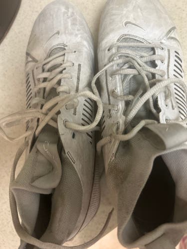 White Men's Size M 10.5 (W 11.5) Adult Nike Vapor Low Top Trainers (Used)