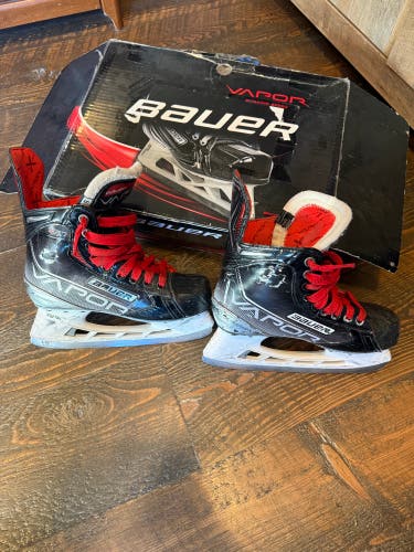 2021 Bauer Vapor X3.7 Hockey Skates Regular Width 5 (Used)