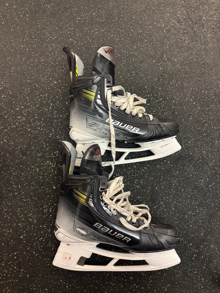 2024 Bauer Vapor Hyperlite 2 Hockey Skates 7 (Used)