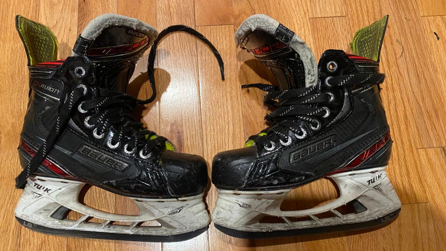 Bauer Vapor XVelocity Hockey Skates Regular Width Size 1 (Used)