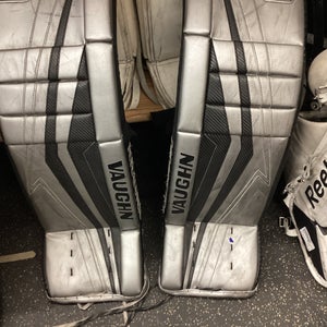 31" Vaughn V9 Goalie Leg Pads (Used)