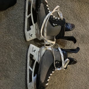 2024 Bauer Vapor Hyperlite 2 Hockey Skates Regular Width 8 (Used)