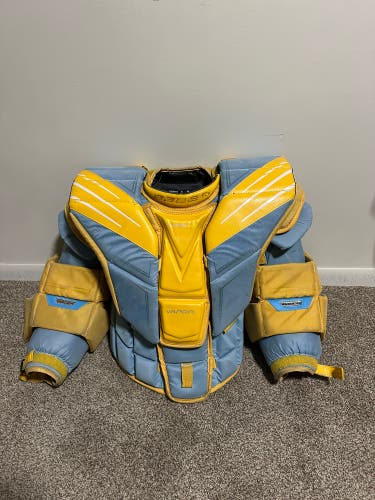 Large 2023 Bauer Hyperlite Goalie Chest Protector Pro Stock (Used)