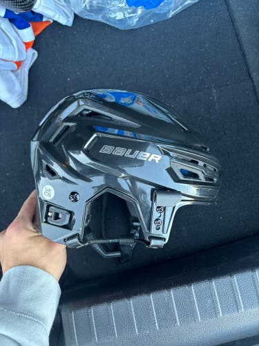 Medium Bauer Re-Akt 155 Helmet (New)