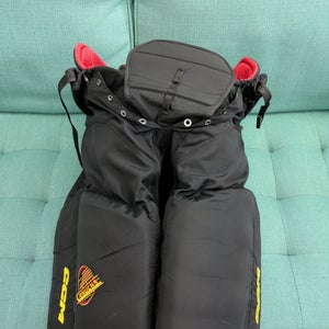 Men's Senior Medium CCM HP45 Hockey Pants Pro Stock (Used)