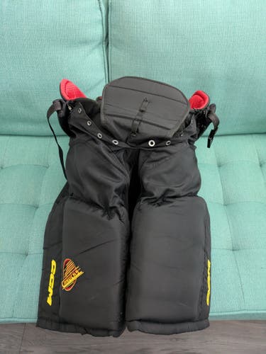 Men's Senior Medium CCM HP45 Hockey Pants Pro Stock (Used)