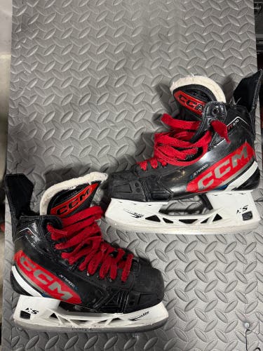 2023 CCM JetSpeed FT670 Hockey Skates Regular Width 6 (Used)