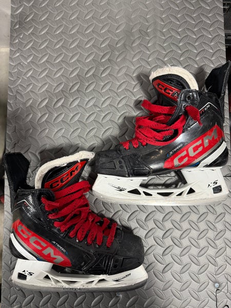 2023 CCM JetSpeed FT670 Hockey Skates Regular Width 6 (Used)
