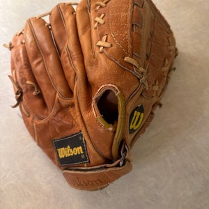 Wilson RH A2110 Baseball Glove 12.5" (Used)