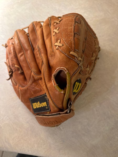 Wilson RH A2110 Baseball Glove 12.5" (Used)