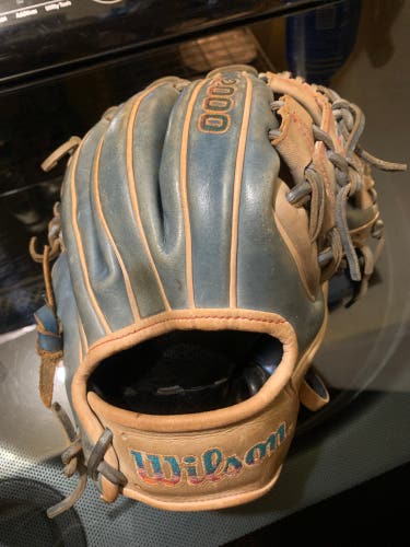 2022 Wilson A2000 RH Infield Baseball Glove 11.5" (Used)