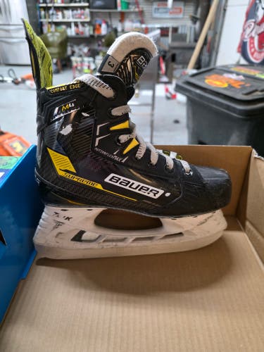 Bauer Supreme M4 Hockey Skates Regular Width Size 3 (Used)