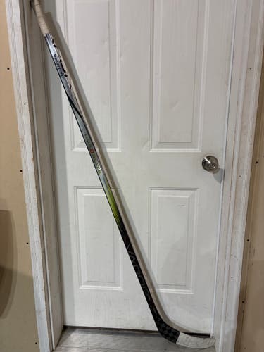 Senior Bauer Hyperlite 2 Right Handed Hockey Stick P92M (Used)