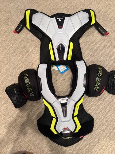 Bauer Vapor Hyperlite Youth Medium Shoulder Pads (tag on)