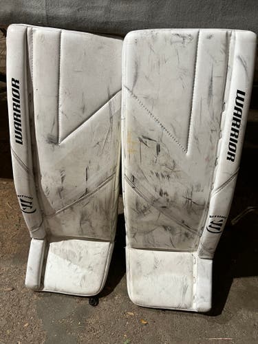 28” + 1” Warrior Ritual G6 E+ Jr Goalie Leg Pads