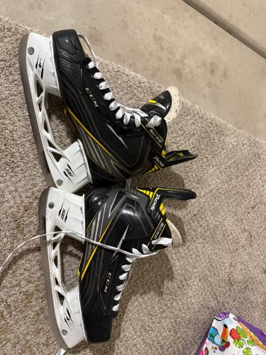 2016 CCM Tacks 5092 Hockey Skates Regular Width 9.5 (Used)