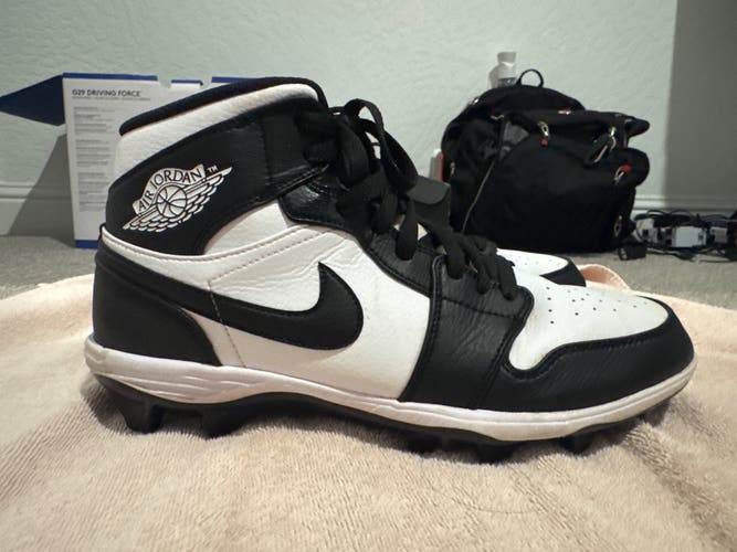 Men's Size M 11.0 (W 12.0) Air Jordan Mid Top Molded Cleats (Used)