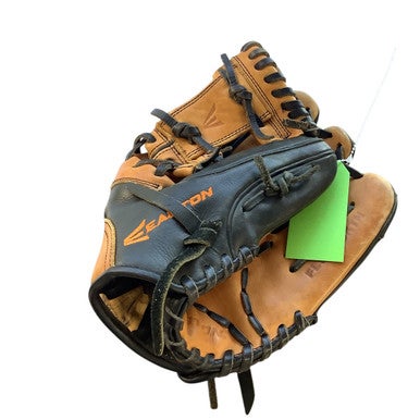 Used Easton FUTURE LEGEND BB/SB Glove RH Throw Black 11" 11479-S000407311