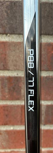 Senior Bauer Vapor Hyperlite 2 Right Handed Hockey Stick P88 (Used)