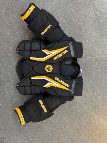 Large Vaughn SLR3 Pro Carbon Goalie Chest Protector Pro Stock (Used)