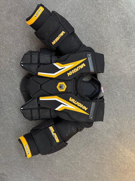 Large Vaughn SLR3 Pro Carbon Goalie Chest Protector Pro Stock (Used)