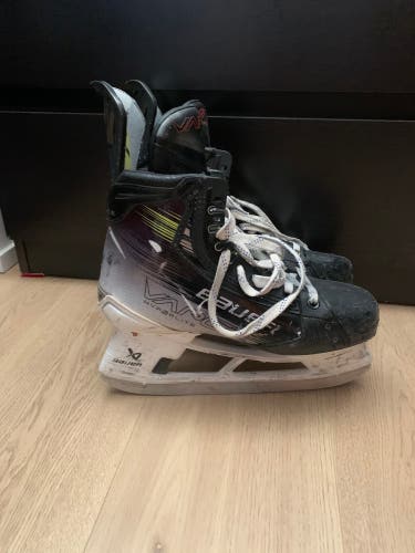 2021 Bauer Vapor Hyperlite Hockey Skates Wide Width Pro Stock 8 (Used)