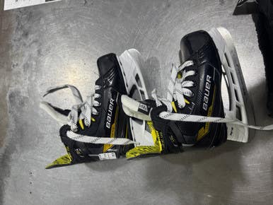 Used Bauer SUPREME M4 Youth Hockey Skate Youth 12.5 11605-S000209076