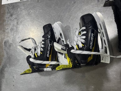 Used Bauer SUPREME M4 Youth Hockey Skate Youth 12.5 11605-S000209076