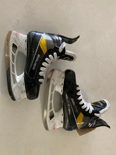 Junior Bauer Supreme 3S Pro Hockey Skates Regular Width Size 3.5 (Used)