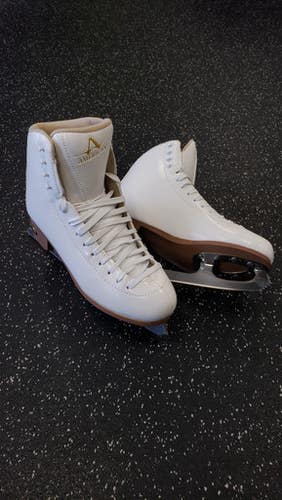 Used American Athletic LADIES WHITE WomensFigure Skate White Senior 9 11849-S000033042