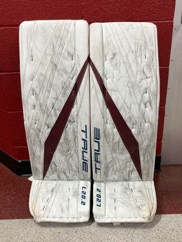 34" Senior True L20.2 Goalie Leg Pads (Used)