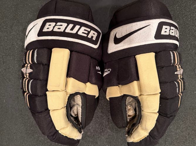 Pittsburgh Penguins Nike Bauer NBHPRO Gloves 14" Pro Stock (Used)