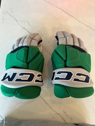 CCM D30 Gloves 13" (Used)