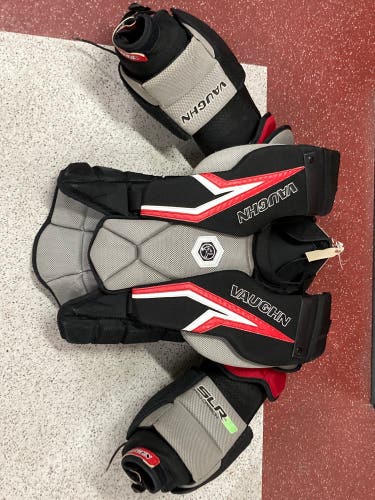 Senior Large Vaughn SLR3 Pro Carbon Goalie Chest Protector (Used)