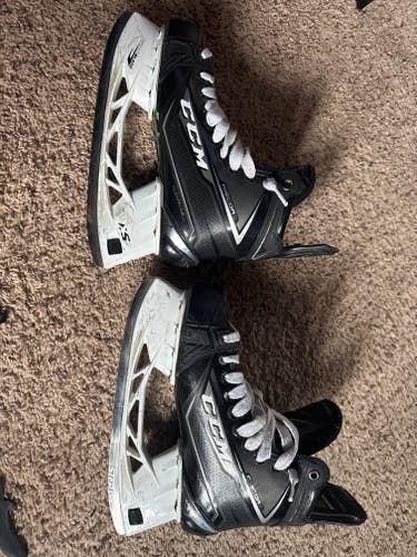 Senior CCM RibCor 80K Hockey Skates size 9.5 Used)
