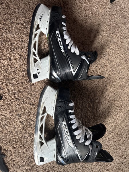 Senior CCM RibCor 80K Hockey Skates size 9.5 Used)