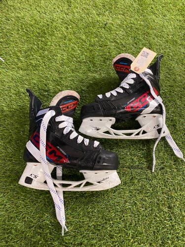 Junior CCM Jetspeed FT680 Hockey Skates (Regular) | Size 2 (Used)