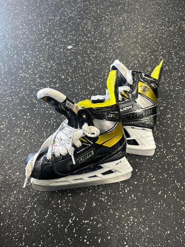 Used Bauer SUPREME 3S Youth Hockey Skate Youth 13.5 11849-S000033006
