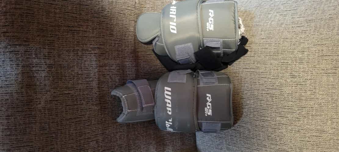 Warrior Sr R/G5 Sr + knee pads