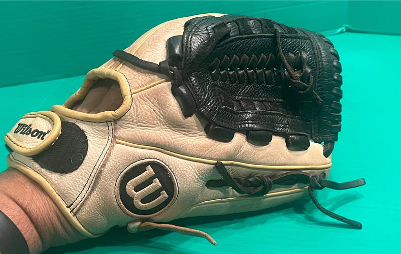 Wilson A550 RH Infield Baseball Glove 11.5" (Used)