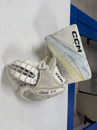 Junior CCM Axis F5 Goalie Gloves & Blockers Regular (Used)