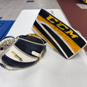 Senior CCM Extreme Flex II 860 Goalie Gloves & Blockers Regular (Used)