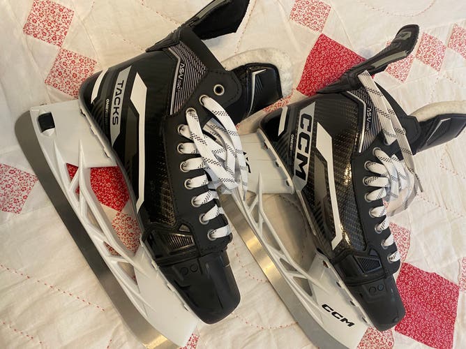 2024 CCM AS-V Pro Hockey Skates Regular Width Pro Stock 9.5 (New)