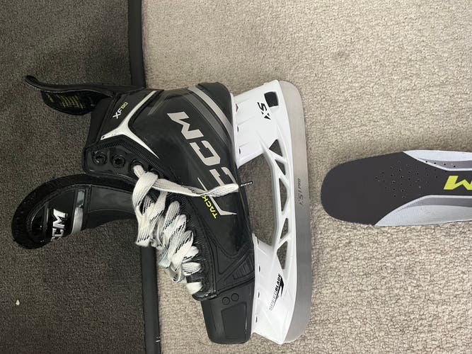 CCM Tacks Hockey Skates Regular Width 9 (Used)