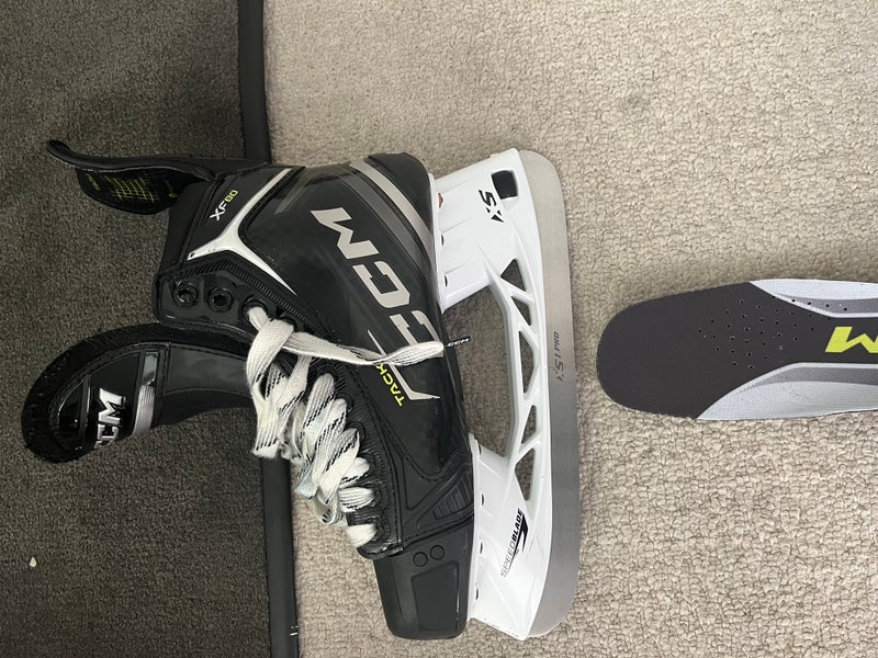 CCM Tacks Hockey Skates Regular Width 9 (Used)
