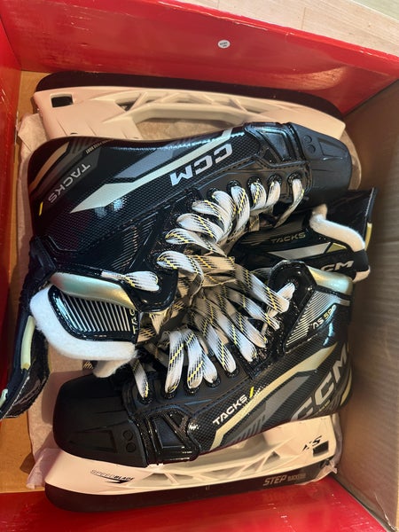 2021 CCM Tacks AS-590 Hockey Skates Regular Width 8.5 (New)