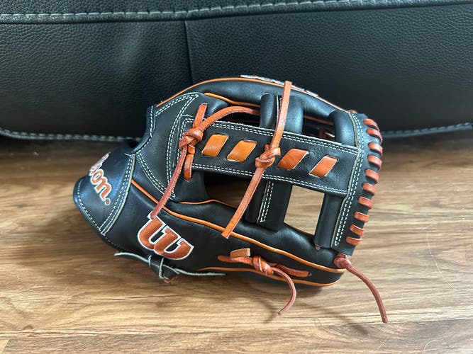 Wilson A2000 RH Infield Baseball Glove 11.5" (Used)
